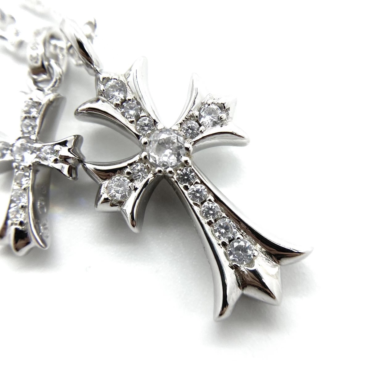 Chrome Hearts 𝐂𝐡𝐫𝐨𝐦𝐞 𝐡𝐞𝐚𝐫𝐭𝐬克罗心镀白金镶石大小十字架项链