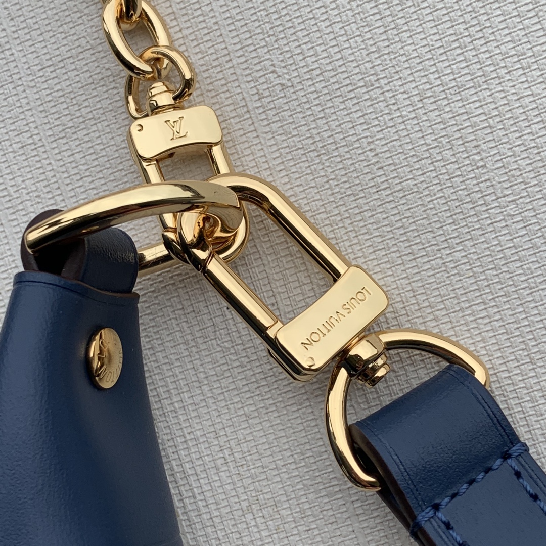 Louis Vuitton LV Loop 丹宁牛仔蓝豌豆月亮包 M81166