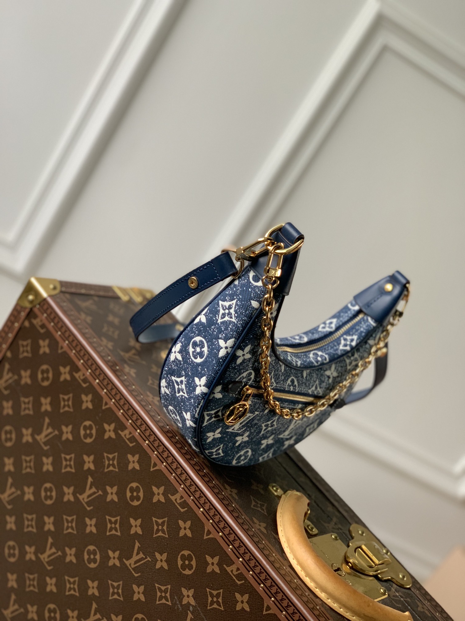 Louis Vuitton LV Loop 丹宁牛仔蓝豌豆月亮包 M81166