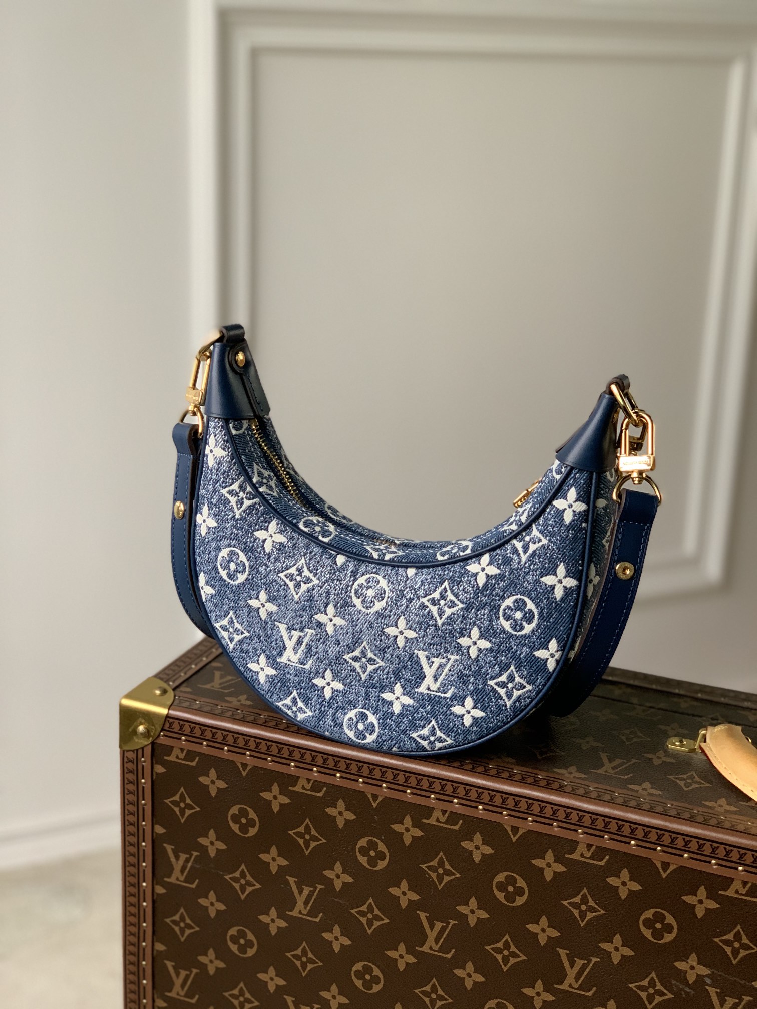 Louis Vuitton LV Loop 丹宁牛仔蓝豌豆月亮包 M81166