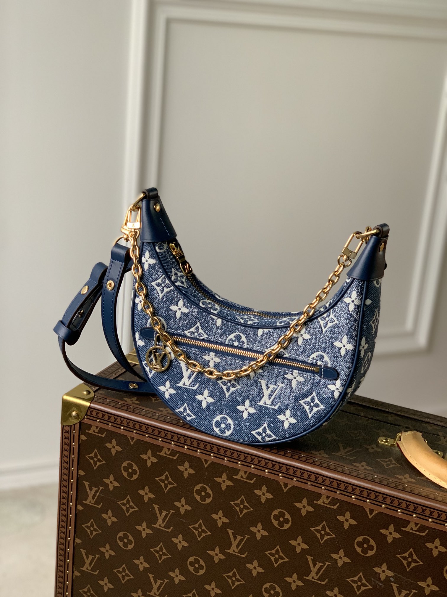 Louis Vuitton LV Loop 丹宁牛仔蓝豌豆月亮包 M81166