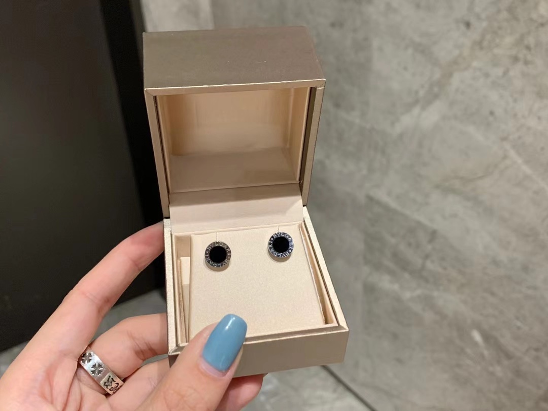 Bvlgari 18k白 宝格丽 黑&耳钉男女都可佩戴