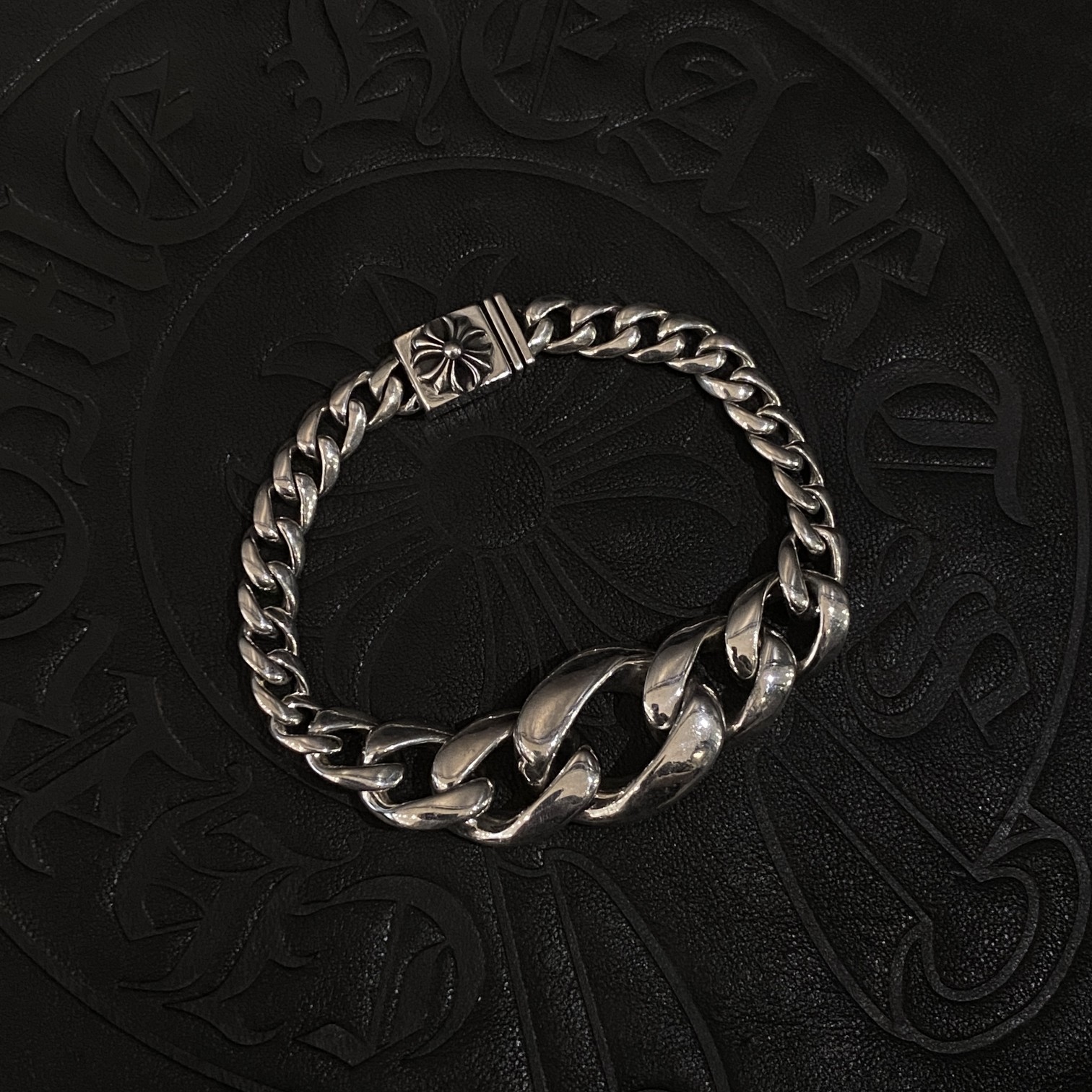 Chrome Hearts 𝐂𝐡𝐫𝐨𝐦𝐞 𝐡𝐞𝐚𝐫𝐭𝐬克罗心十字花光面渐变手链