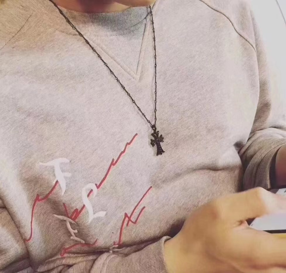 Chrome Hearts 𝐂𝐡𝐫𝐨𝐦𝐞 𝐡𝐞𝐚𝐫𝐭𝐬克罗心黑银十字架项链