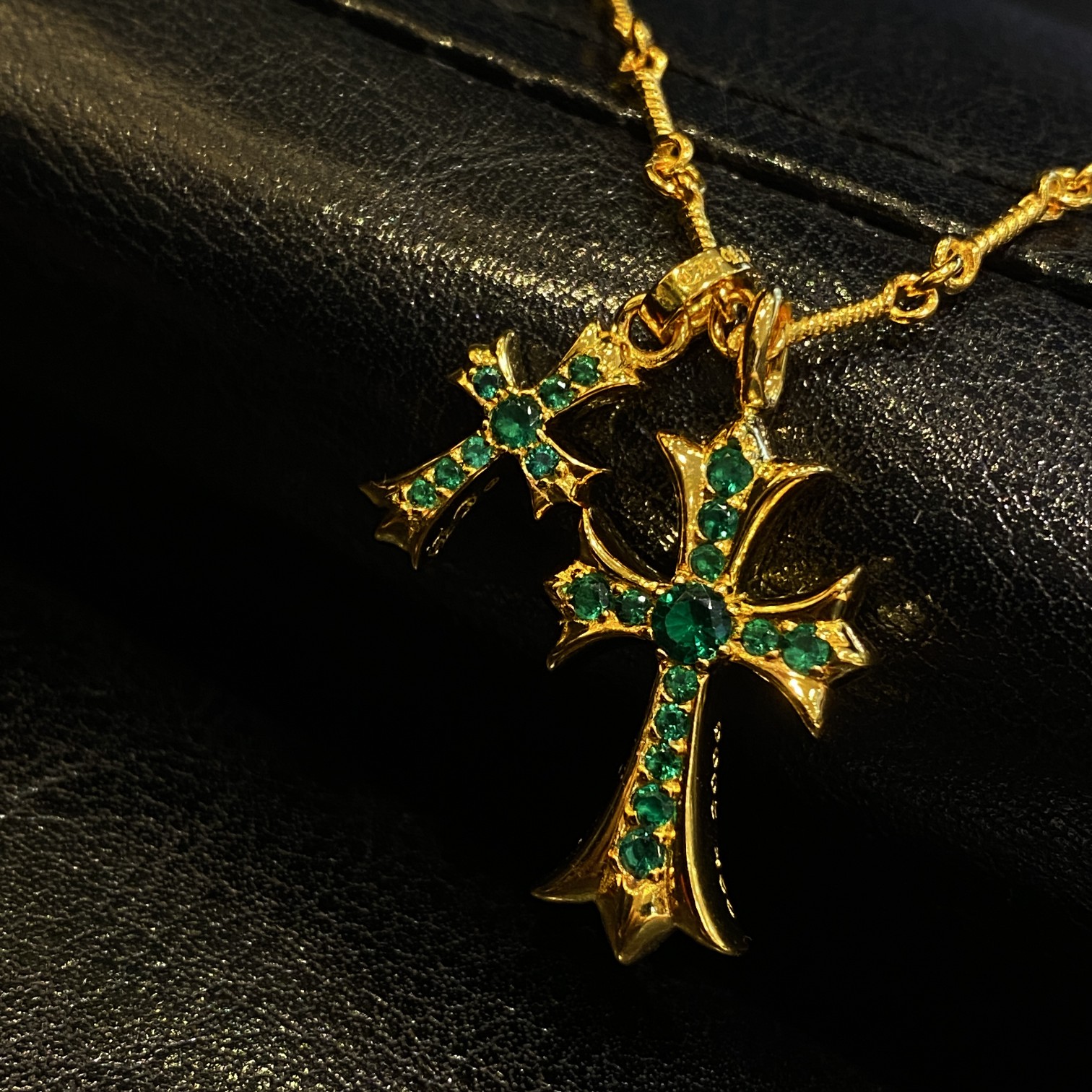Chrome Hearts 𝐂𝐡𝐫𝐨𝐦𝐞 𝐡𝐞𝐚𝐫𝐭𝐬克罗心22k镀金绿钻双十字架项链