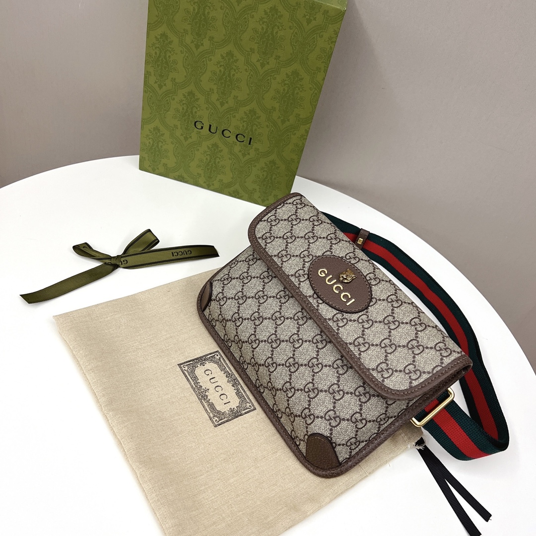 GUCCI 虎头腰包 💰190 独家高品质.男女通用款. 采用GG Supreme高级人造帆布+进口小牛皮包边制作. 规格: 24*16.3*3.5cm
