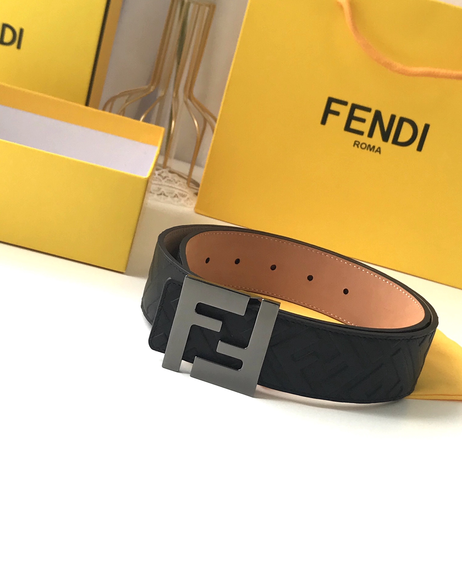 Fendi 五金做工精细 线条流畅 表面光滑 𝐙𝐏电镀工艺 香港通关【𝐇𝐀𝐀𝐒】 进口皮料