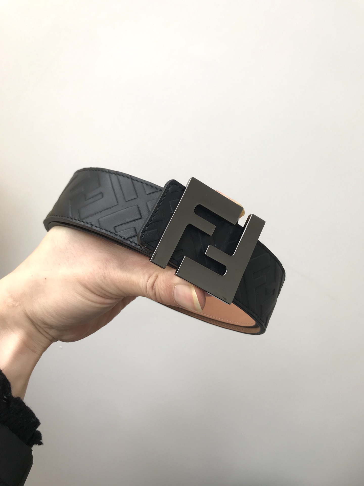 Fendi 五金做工精细 线条流畅 表面光滑 𝐙𝐏电镀工艺 香港通关【𝐇𝐀𝐀𝐒】 进口皮料