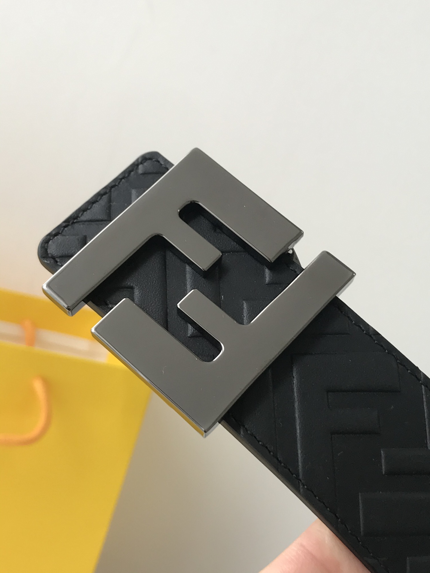 Fendi 五金做工精细 线条流畅 表面光滑 𝐙𝐏电镀工艺 香港通关【𝐇𝐀𝐀𝐒】 进口皮料
