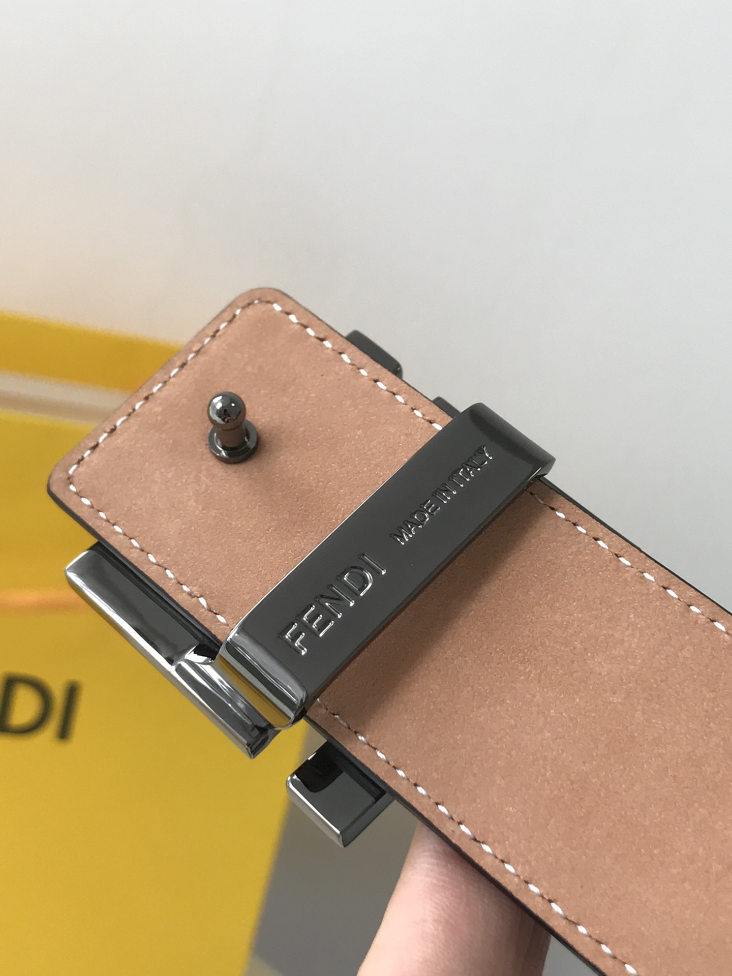 Fendi 五金做工精细 线条流畅 表面光滑 𝐙𝐏电镀工艺 香港通关【𝐇𝐀𝐀𝐒】 进口皮料