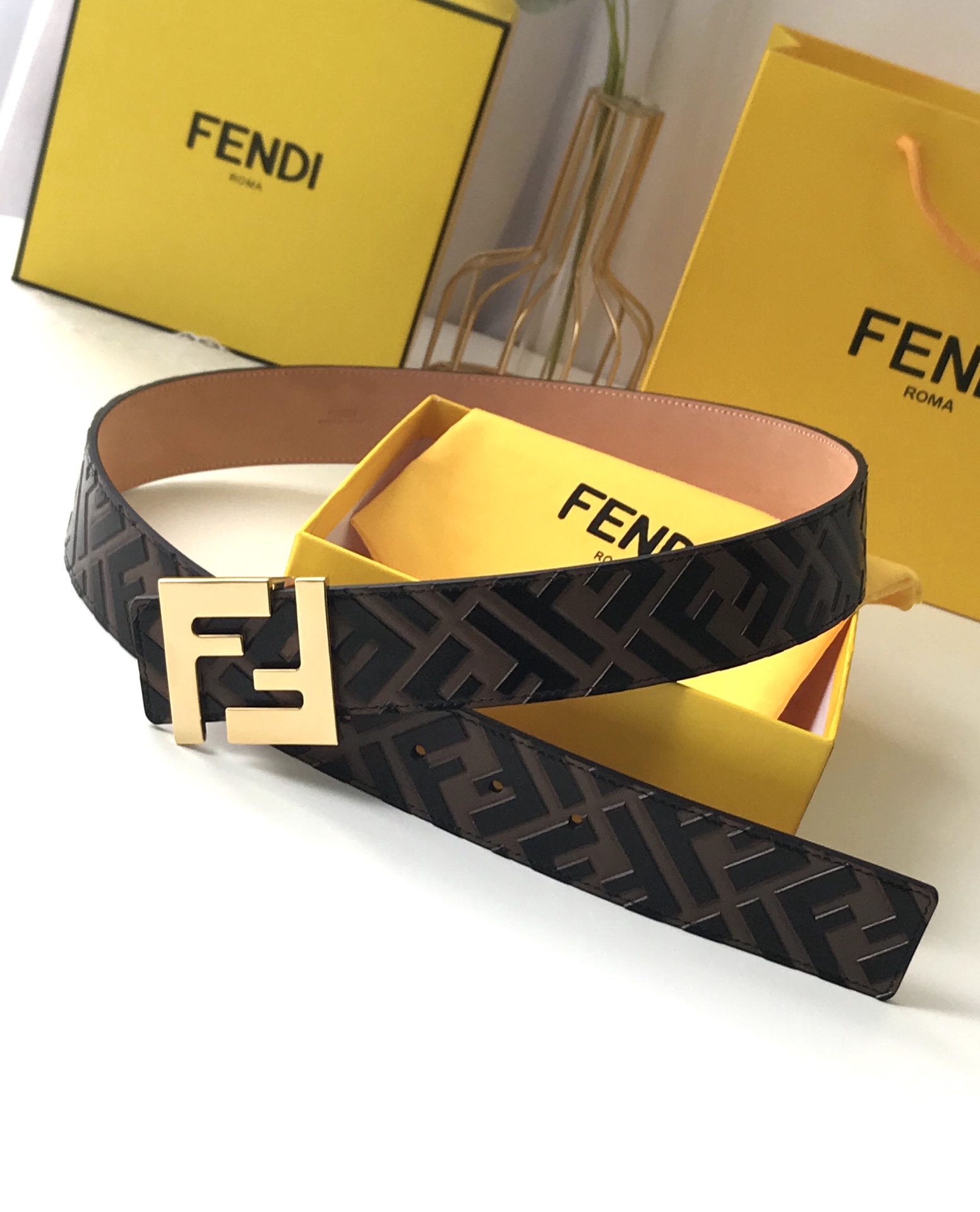 Fendi 五金做工精细 线条流畅 表面光滑 𝐙𝐏电镀工艺 香港通关【𝐇𝐀𝐀𝐒】 进口皮料