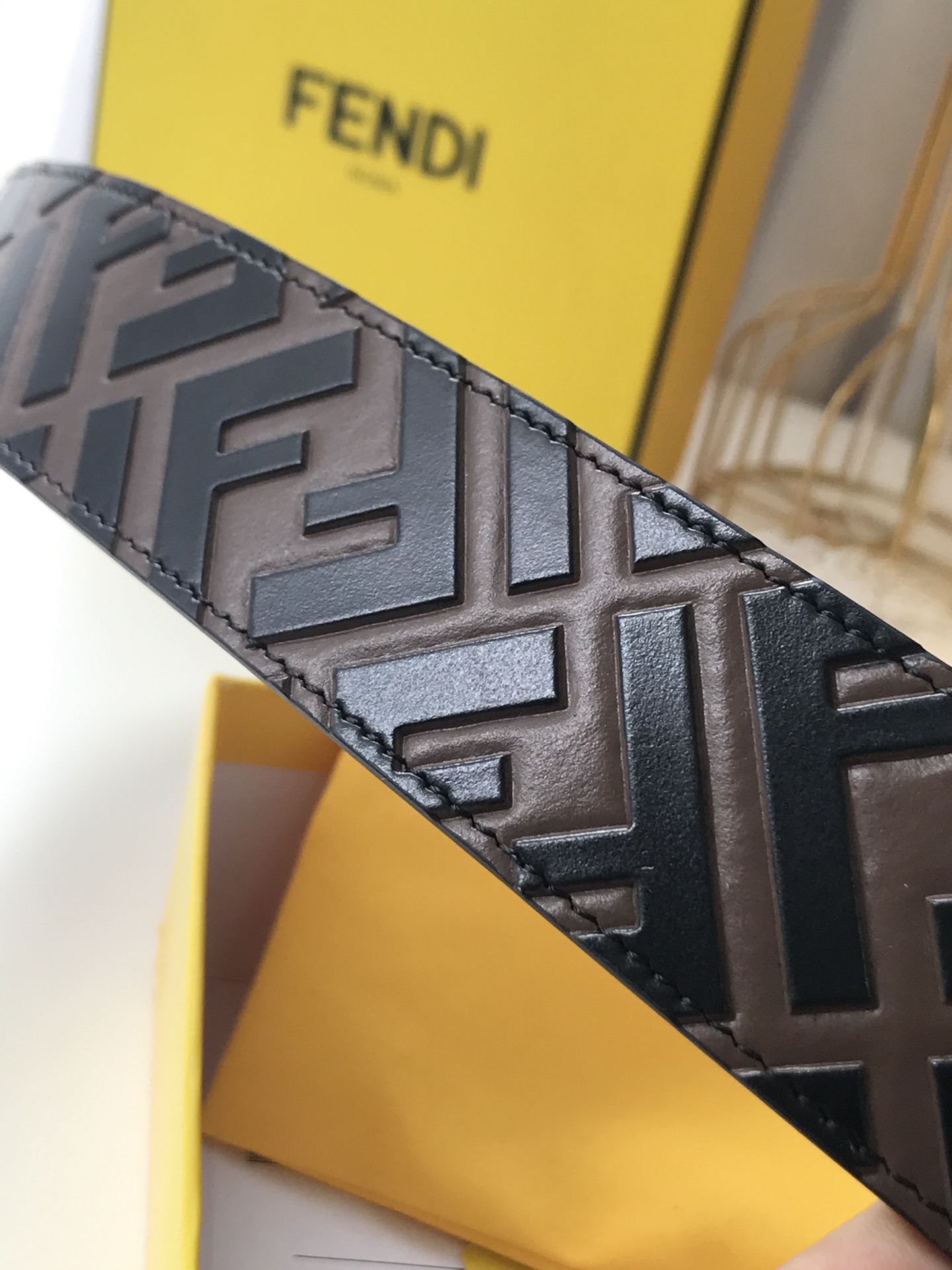 Fendi 五金做工精细 线条流畅 表面光滑 𝐙𝐏电镀工艺 香港通关【𝐇𝐀𝐀𝐒】 进口皮料