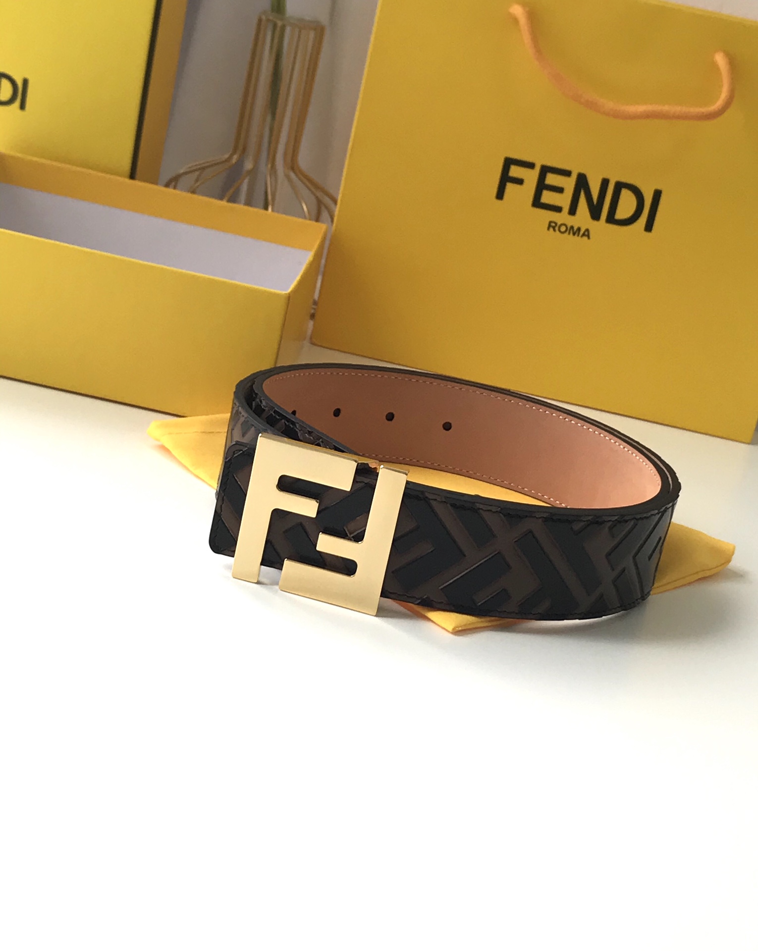 Fendi 五金做工精细 线条流畅 表面光滑 𝐙𝐏电镀工艺 香港通关【𝐇𝐀𝐀𝐒】 进口皮料