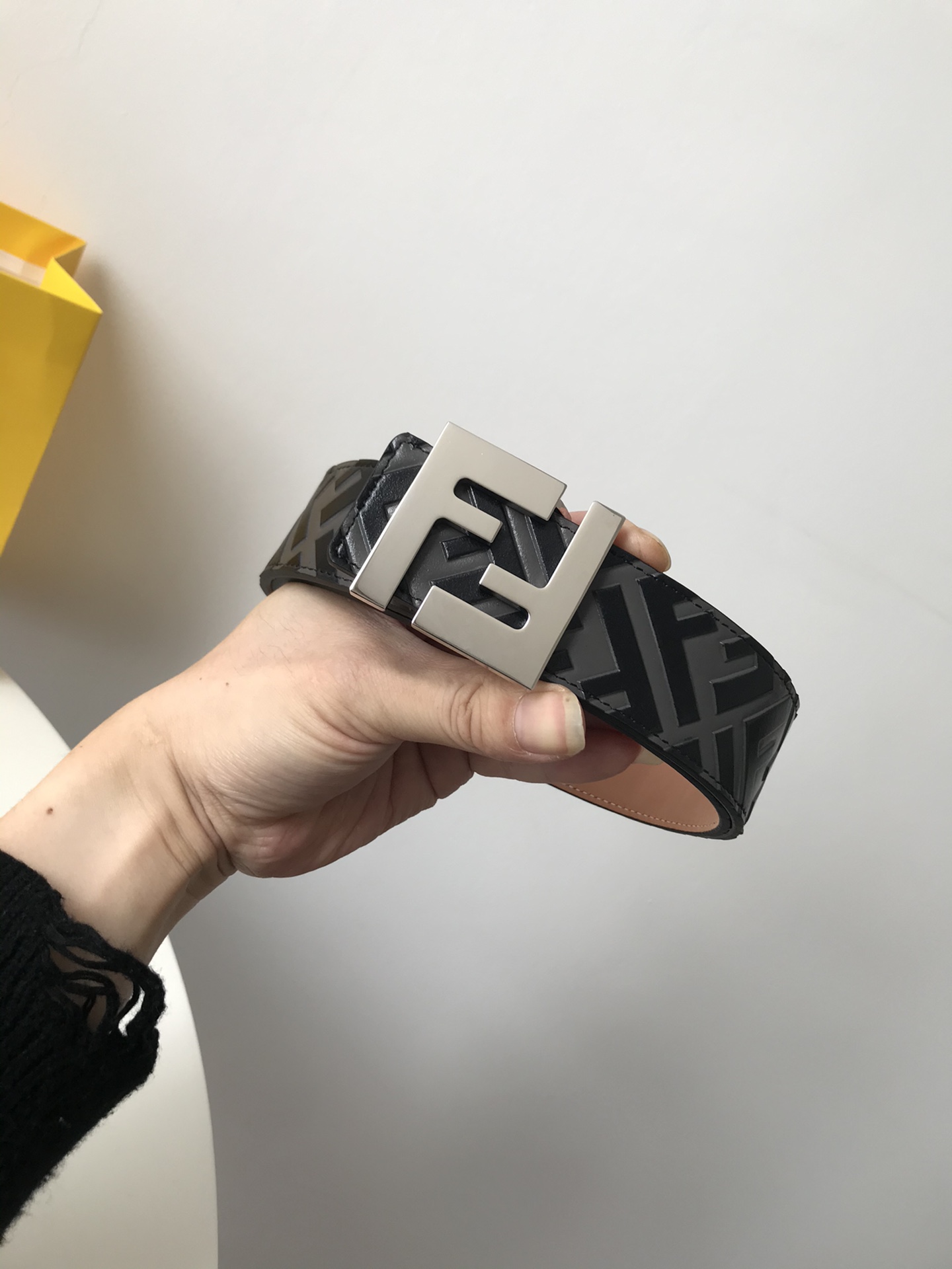Fendi 五金做工精细 线条流畅 表面光滑 𝐙𝐏电镀工艺 香港通关【𝐇𝐀𝐀𝐒】 进口皮料