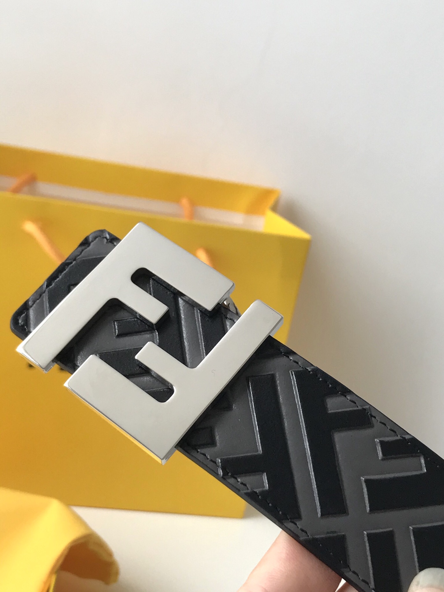 Fendi 五金做工精细 线条流畅 表面光滑 𝐙𝐏电镀工艺 香港通关【𝐇𝐀𝐀𝐒】 进口皮料