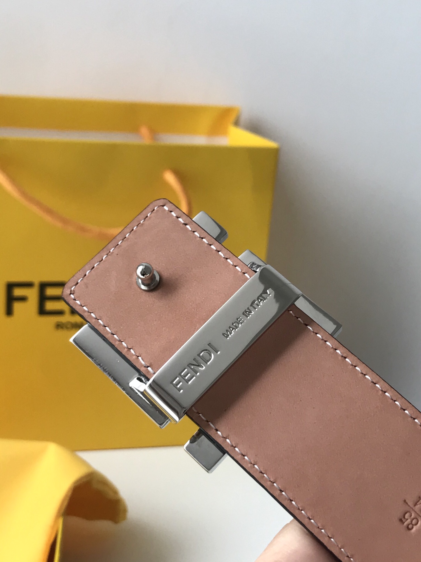 Fendi 五金做工精细 线条流畅 表面光滑 𝐙𝐏电镀工艺 香港通关【𝐇𝐀𝐀𝐒】 进口皮料