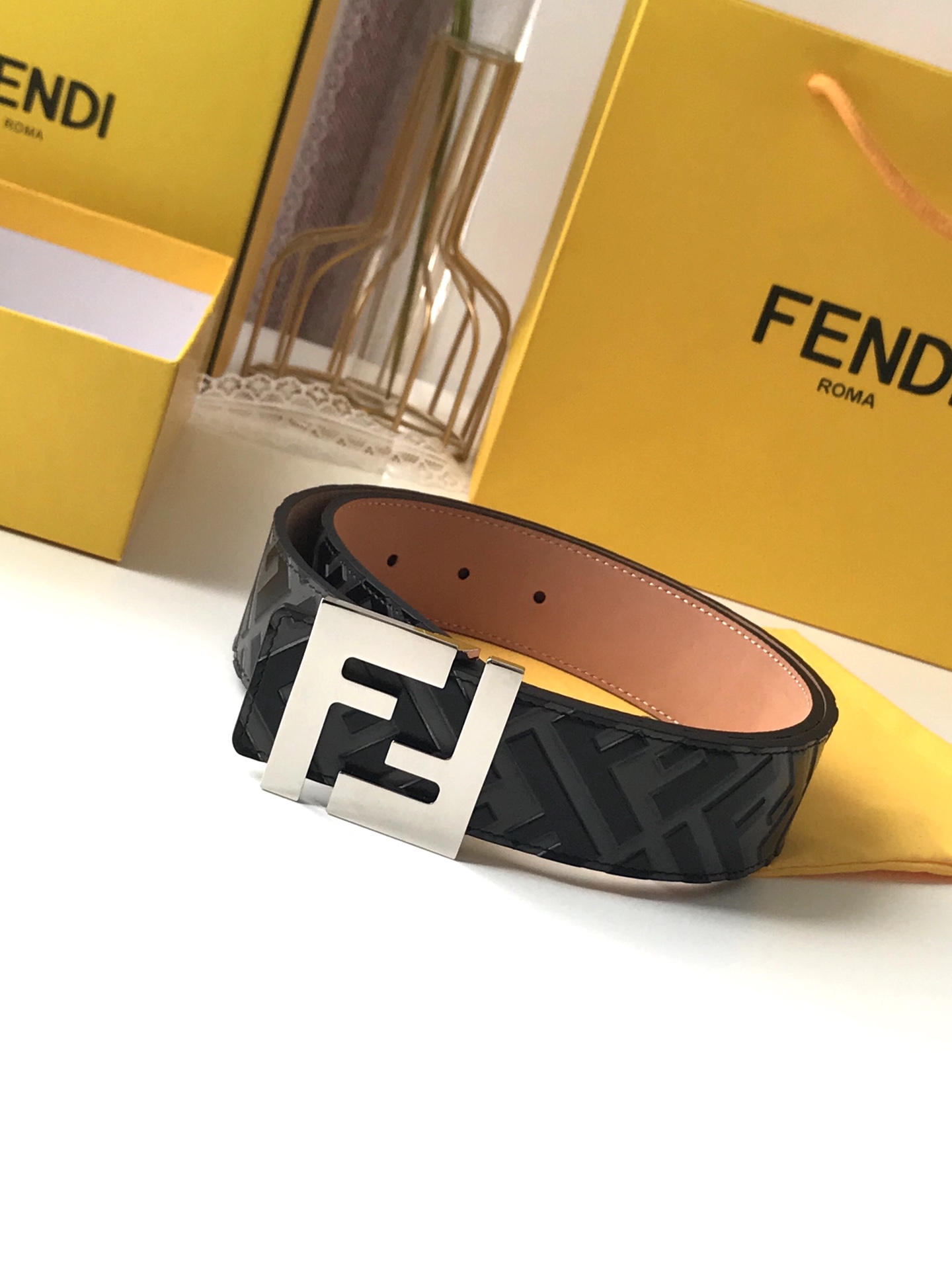Fendi 五金做工精细 线条流畅 表面光滑 𝐙𝐏电镀工艺 香港通关【𝐇𝐀𝐀𝐒】 进口皮料