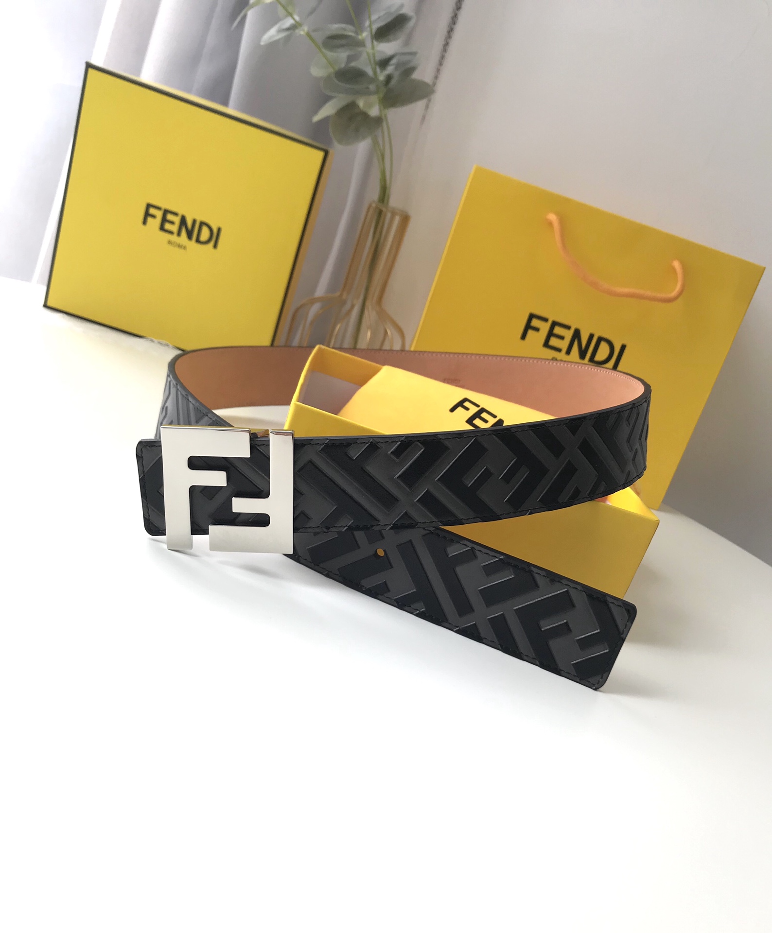 Fendi 五金做工精细 线条流畅 表面光滑 𝐙𝐏电镀工艺 香港通关【𝐇𝐀𝐀𝐒】 进口皮料
