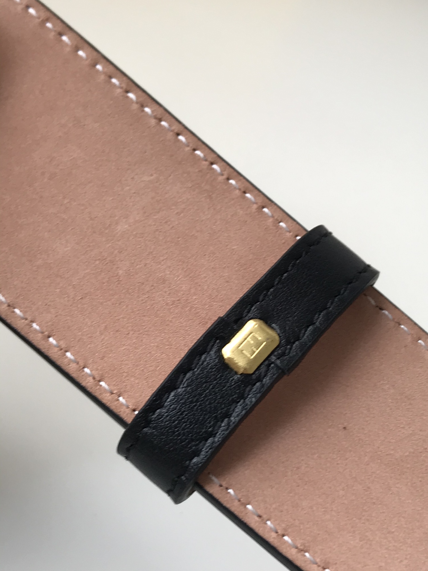 Fendi 五金做工精细 线条流畅 表面光滑 𝐙𝐏电镀工艺 香港通关【𝐇𝐀𝐀𝐒】 进口皮料