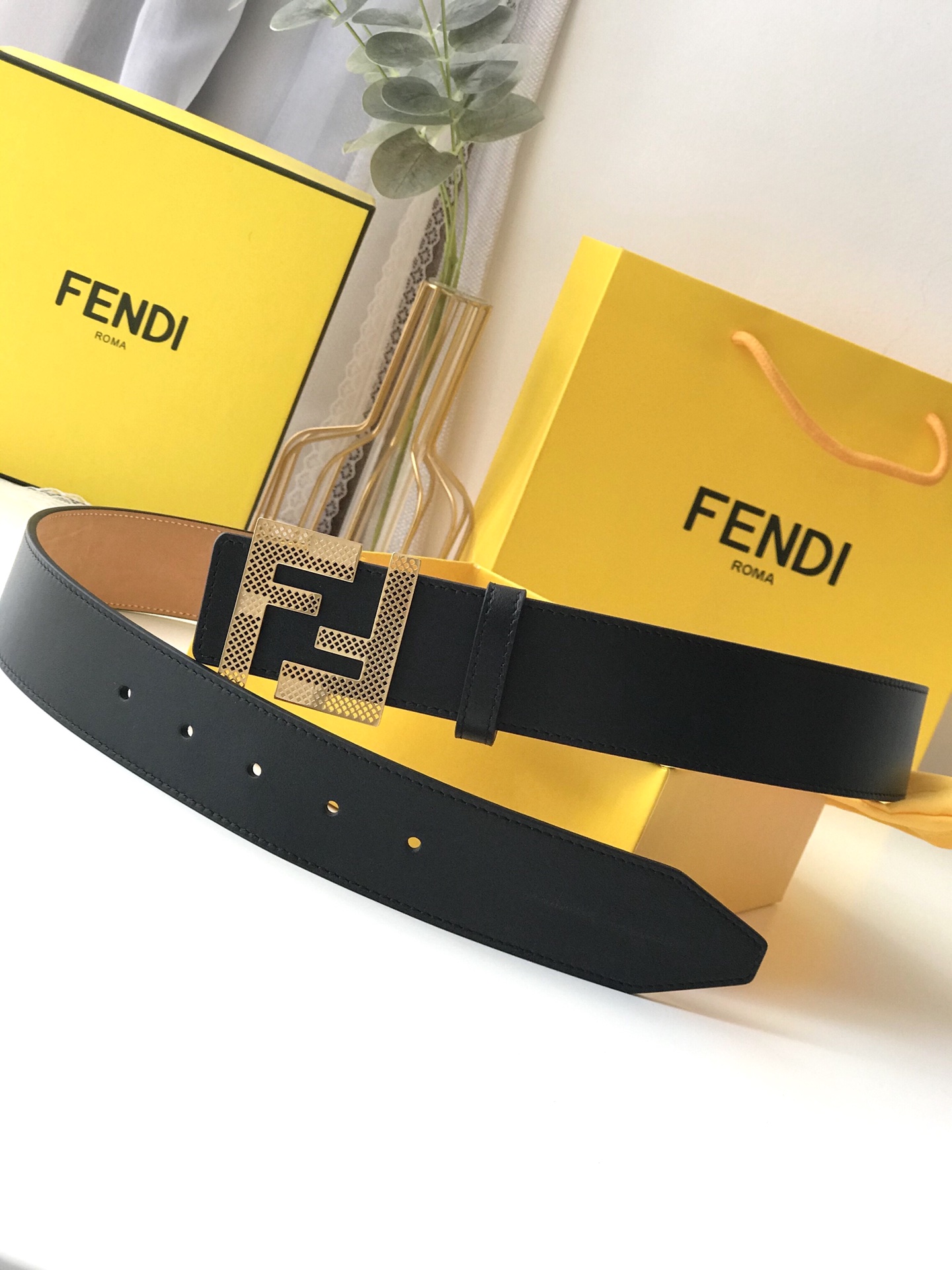Fendi 五金做工精细 线条流畅 表面光滑 𝐙𝐏电镀工艺 香港通关【𝐇𝐀𝐀𝐒】 进口皮料