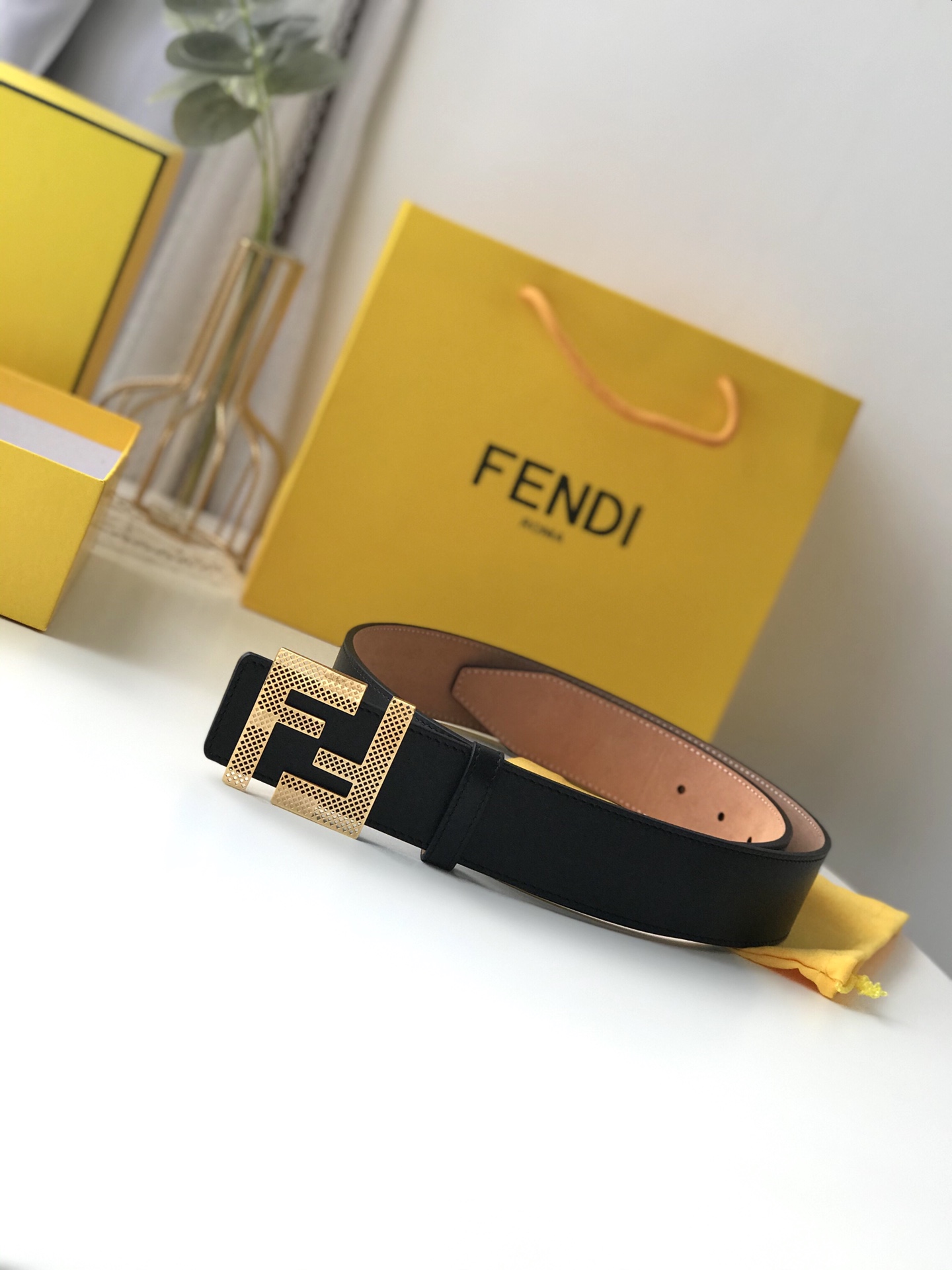 Fendi 五金做工精细 线条流畅 表面光滑 𝐙𝐏电镀工艺 香港通关【𝐇𝐀𝐀𝐒】 进口皮料