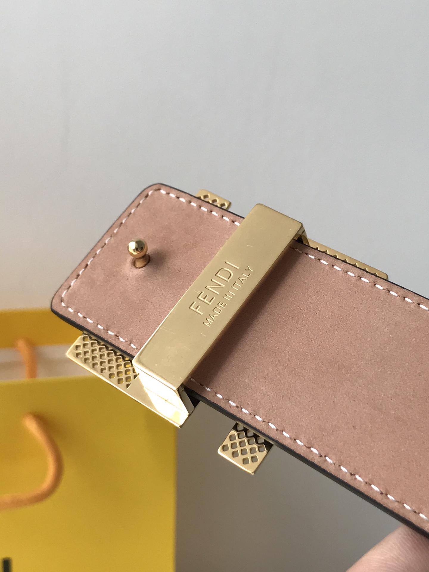 Fendi 五金做工精细 线条流畅 表面光滑 𝐙𝐏电镀工艺 香港通关【𝐇𝐀𝐀𝐒】 进口皮料