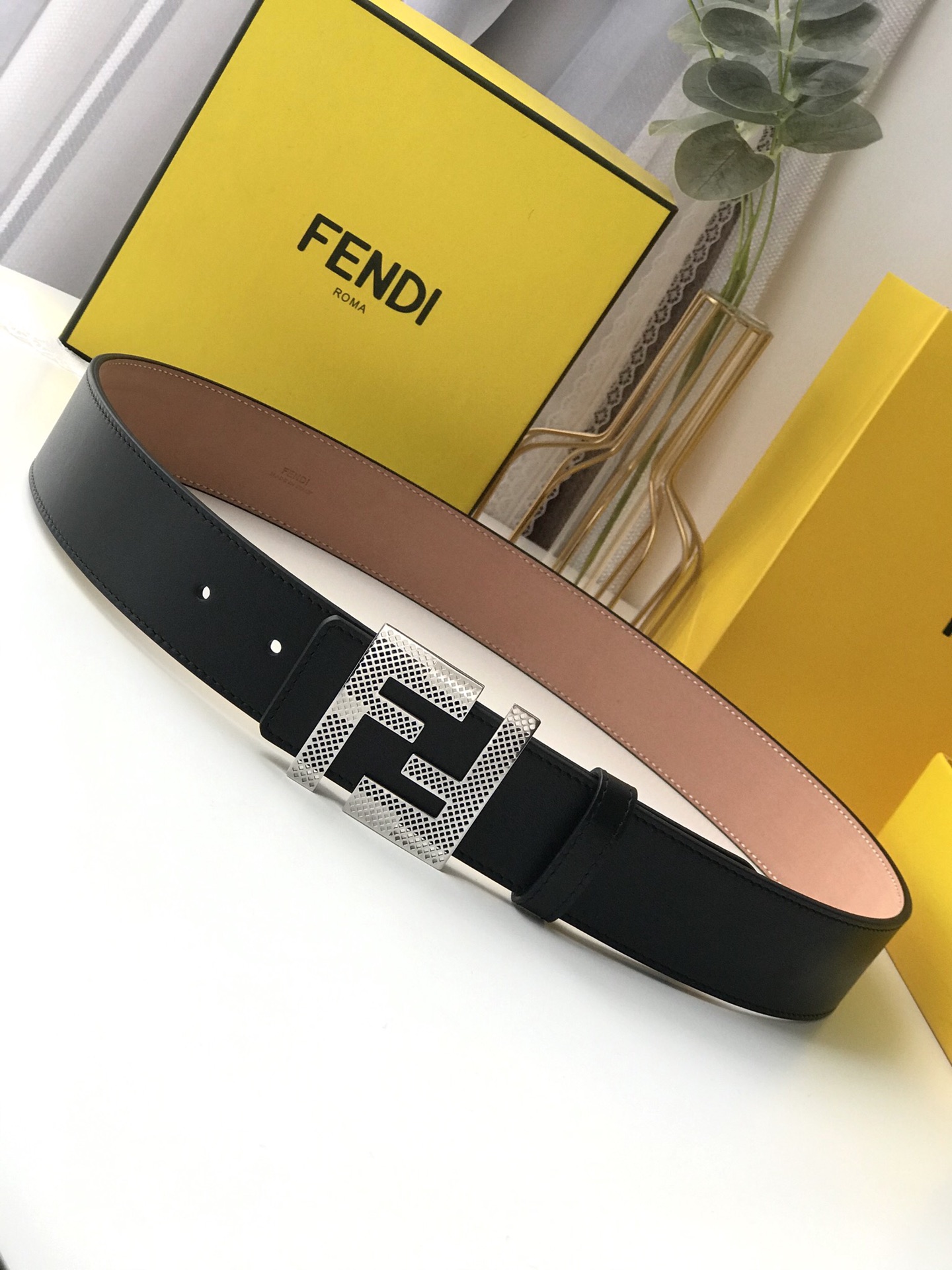 Fendi 五金做工精细 线条流畅 表面光滑 𝐙𝐏电镀工艺 香港通关【𝐇𝐀𝐀𝐒】 进口皮料