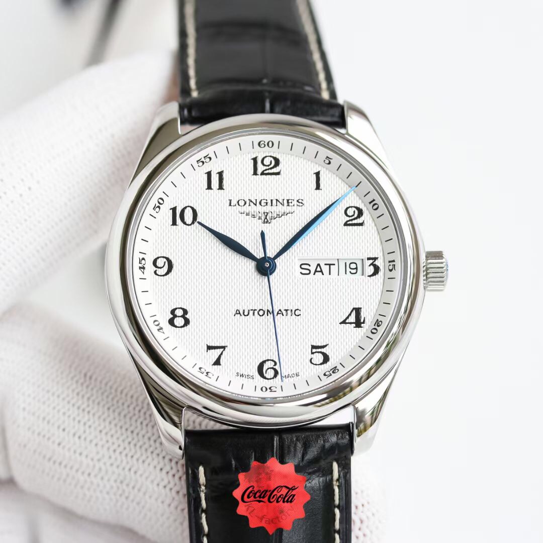 NO:726808,What are the characteristics of the KL factory’s end-of-year product, the ultimate version of the Longines Master Double Calendar l2.?  ① Equipped with the Asian ETA2836-2 automatic movement that is consistent with the genuine movement [Genuine model Cal.L636.5 movement] ② The literal wheat grain texture has been repeatedly corrected, and both the thickness of the texture and the overall color are perfectly restored to the original quality. ③ The entire watch details are molded with genuine products, and the accessories are perfectly interchangeable with the genuine products. The size is 38.5X11mm.  ④The strap part has been polished twice to give the edge a seamless and rounded texture. Great! KZ factory’s ingenuity and quality, focusing on Longines products, are constantly surprising. New and old customers are welcome to appreciate it, longines19860909KL工厂年末终极产品终极版浪琴名匠双日历l2.都有哪些特点？ ①搭载和正品机芯一致的亚洲ETA2836-2自动机芯【正品型号Cal.L636.5机芯】 ②字面的麦穗纹理经过反复修正,无论纹理的粗细还是整体颜色都是完美还原正品质感 ③整表细节均用正品开模,配件均和正品完美互换 ,尺寸为38.5X11mm ④表带部分经过二次精磨,让边缘部分呈现出浑然一体的圆润质感,赞! KZ工厂匠心品质,专注浪琴产品惊喜不断.欢迎新老客户的鉴赏,,longines,Watch