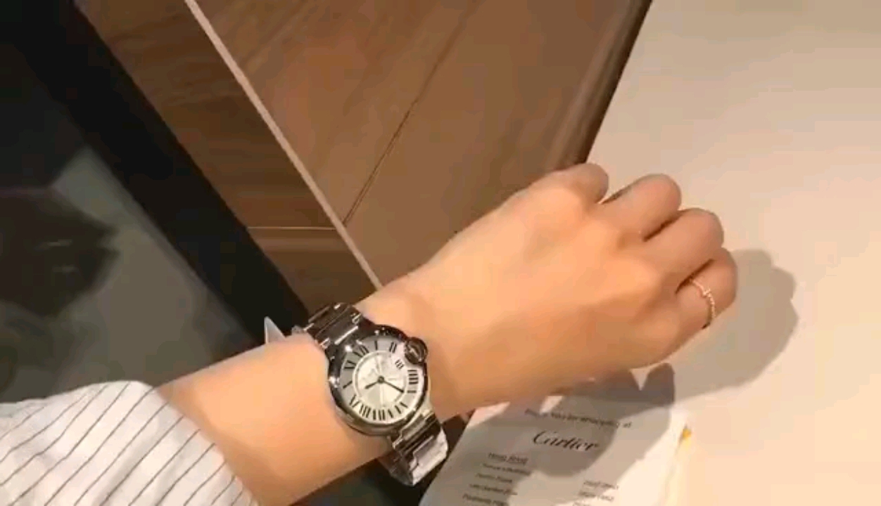 Cartier 蓝气球 33 女款 春节不打烊款式， 供应，拍下即可发货 ，不戴手表等于零 手表一戴，不是土豪就是实力