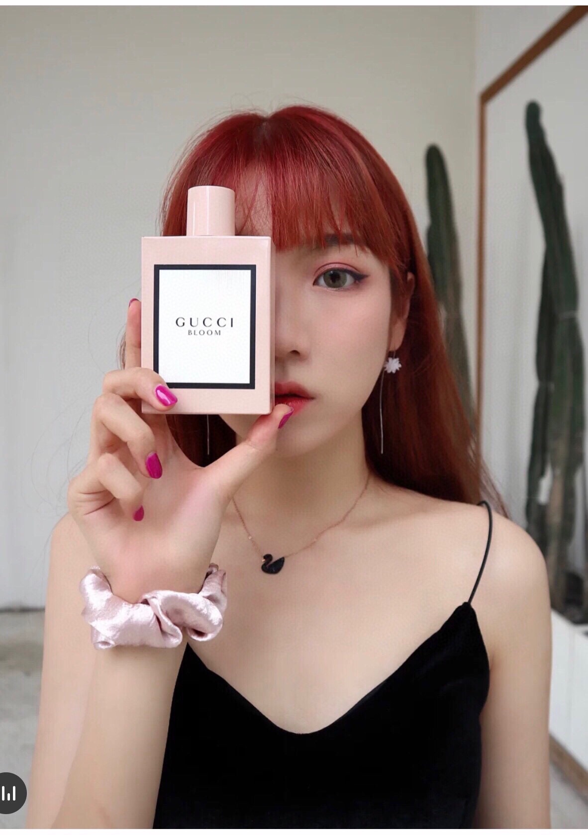 P F100/  100ml 🔻专柜版🔺
💬EDP/ 50ML/100ML
G ucci古 奇古 驰 Bloom花悦绽放繁花女士

简介：
轻轻幽香牵引他的幻想
一种清新浓郁的白花香味⌒
让人感觉置身于
充满许多花卉与植物的广阔花园中
                              - ALESSANDRO
                                       AMICHELE

【香调】花香调
【前调】双瓣茉莉
【中调】晚香玉、鸢尾
【尾调】金银花、使君子