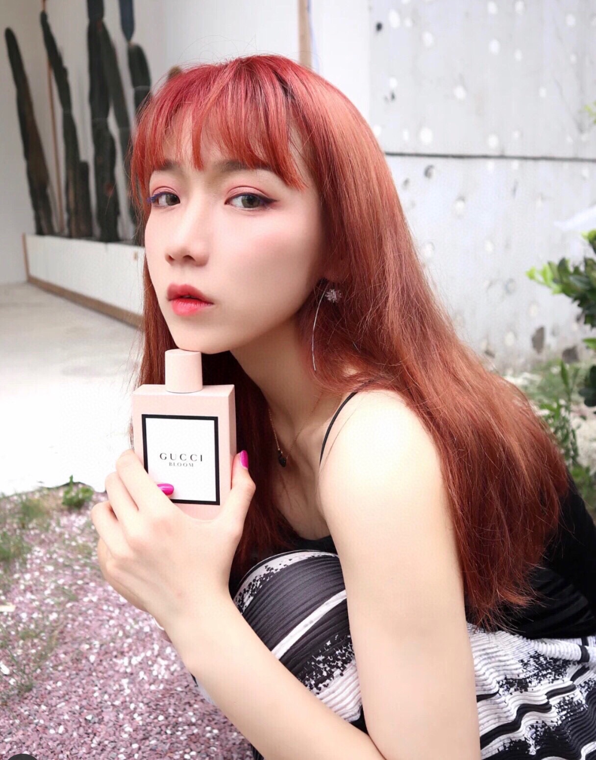 P F100/  100ml 🔻专柜版🔺
💬EDP/ 50ML/100ML
G ucci古 奇古 驰 Bloom花悦绽放繁花女士

简介：
轻轻幽香牵引他的幻想
一种清新浓郁的白花香味⌒
让人感觉置身于
充满许多花卉与植物的广阔花园中
                              - ALESSANDRO
                                       AMICHELE

【香调】花香调
【前调】双瓣茉莉
【中调】晚香玉、鸢尾
【尾调】金银花、使君子