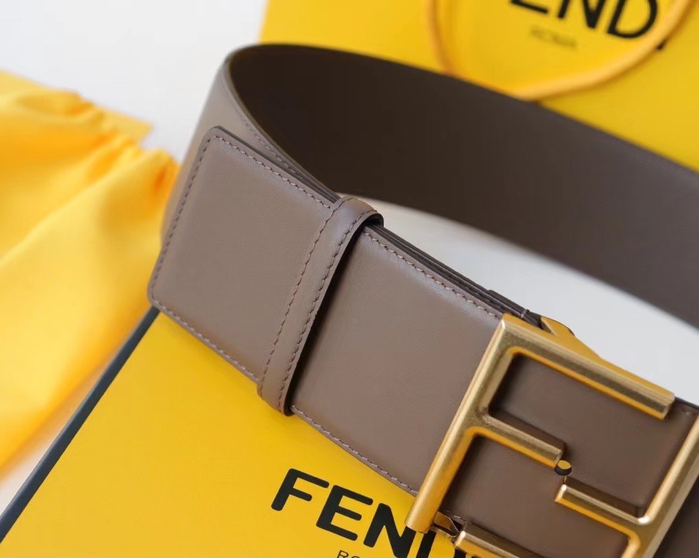 Fendi 五金做工精细 线条流畅 表面光滑 𝐙𝐏电镀工艺 香港通关【𝐇𝐀𝐀𝐒】 进口皮料