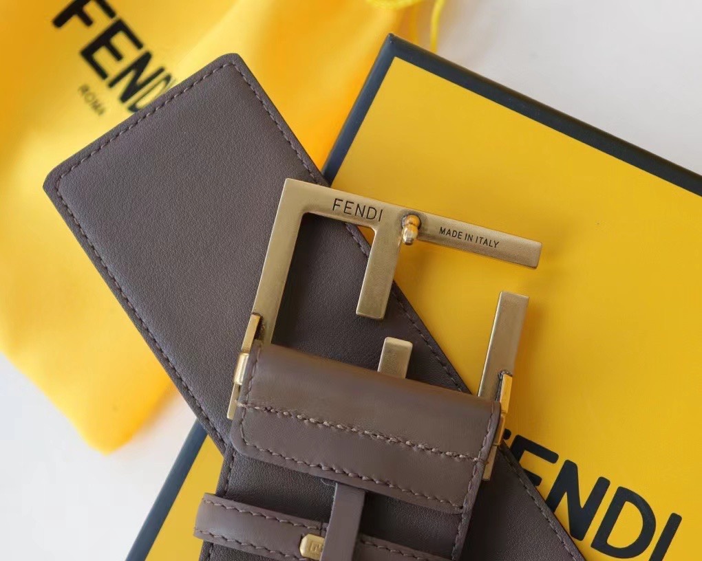 Fendi 五金做工精细 线条流畅 表面光滑 𝐙𝐏电镀工艺 香港通关【𝐇𝐀𝐀𝐒】 进口皮料