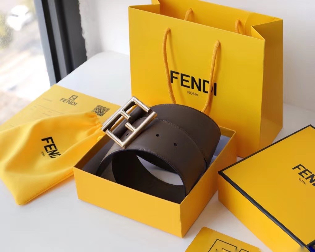 Fendi 五金做工精细 线条流畅 表面光滑 𝐙𝐏电镀工艺 香港通关【𝐇𝐀𝐀𝐒】 进口皮料