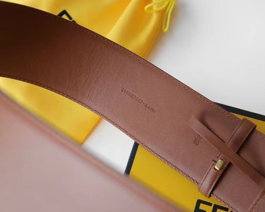 Fendi 五金做工精细 线条流畅 表面光滑 𝐙𝐏电镀工艺 香港通关【𝐇𝐀𝐀𝐒】 进口皮料
