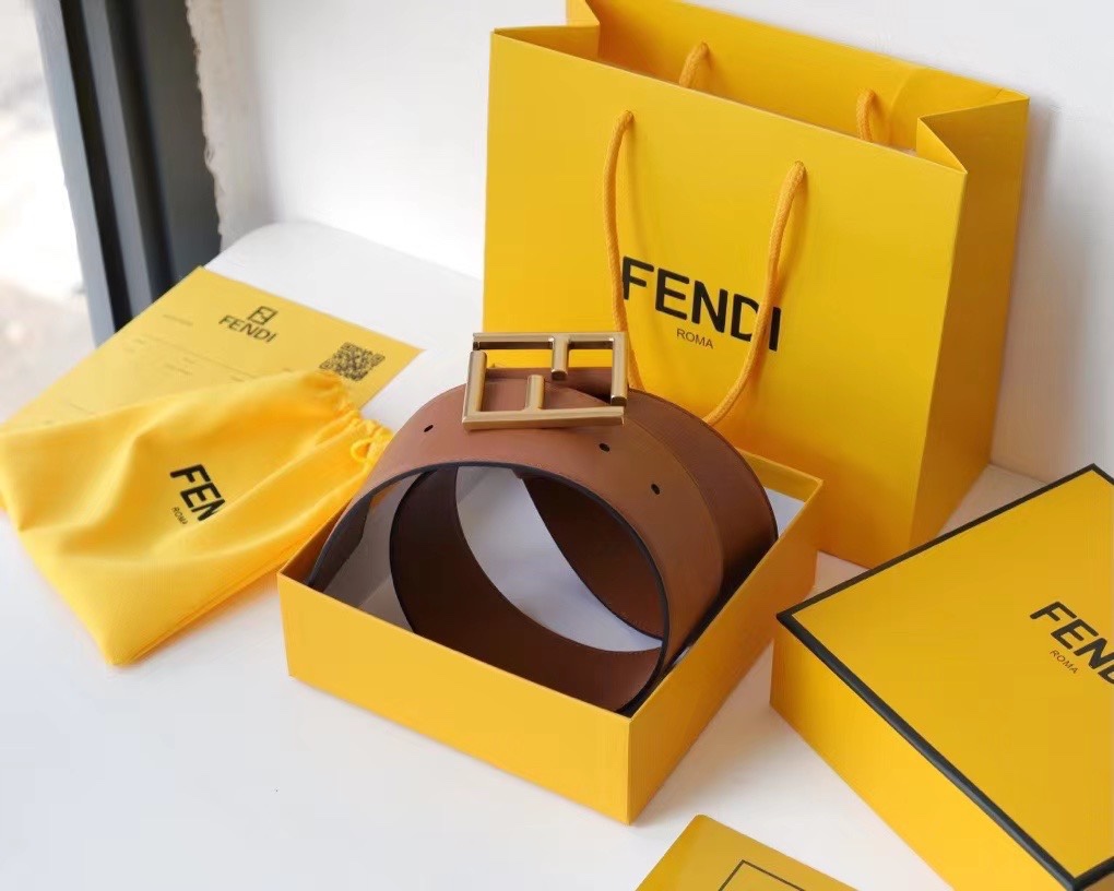 Fendi 五金做工精细 线条流畅 表面光滑 𝐙𝐏电镀工艺 香港通关【𝐇𝐀𝐀𝐒】 进口皮料