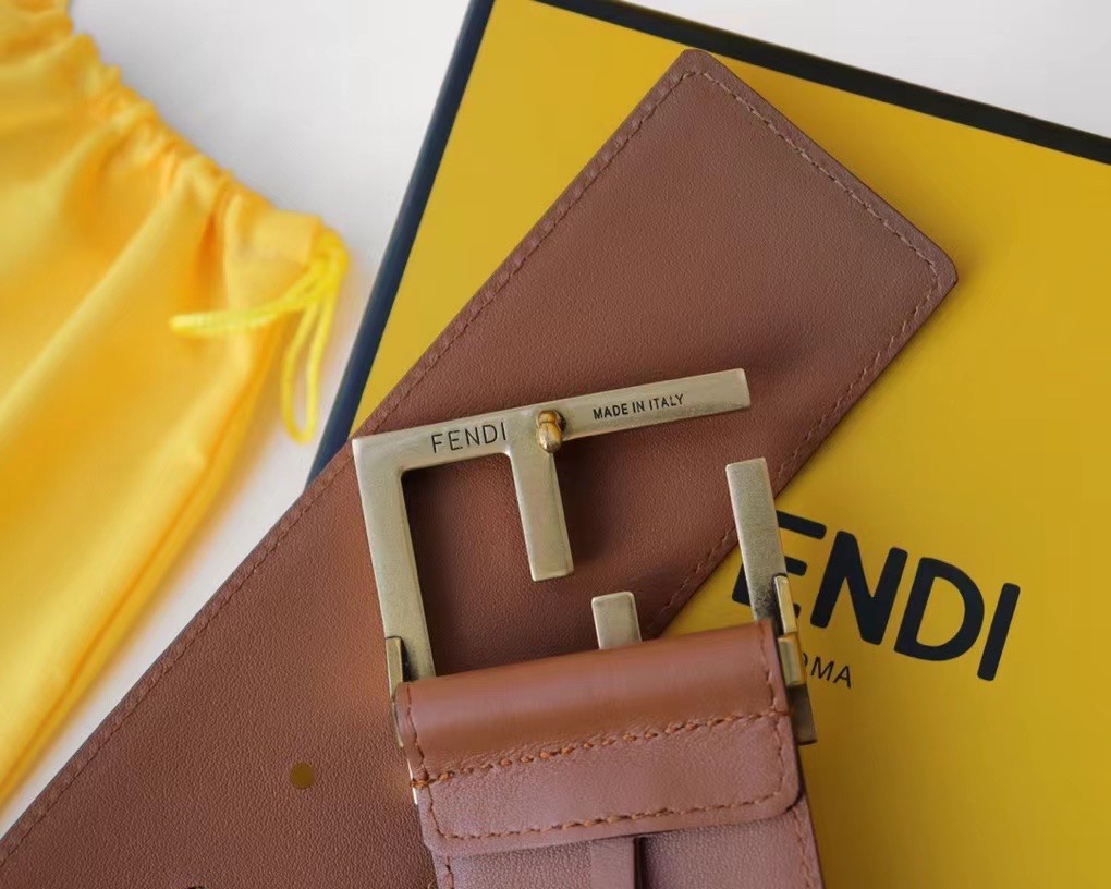 Fendi 五金做工精细 线条流畅 表面光滑 𝐙𝐏电镀工艺 香港通关【𝐇𝐀𝐀𝐒】 进口皮料