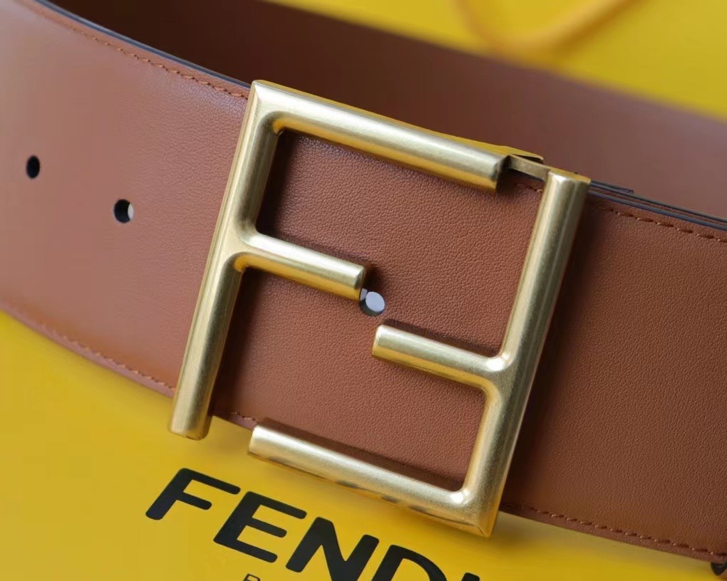 Fendi 五金做工精细 线条流畅 表面光滑 𝐙𝐏电镀工艺 香港通关【𝐇𝐀𝐀𝐒】 进口皮料