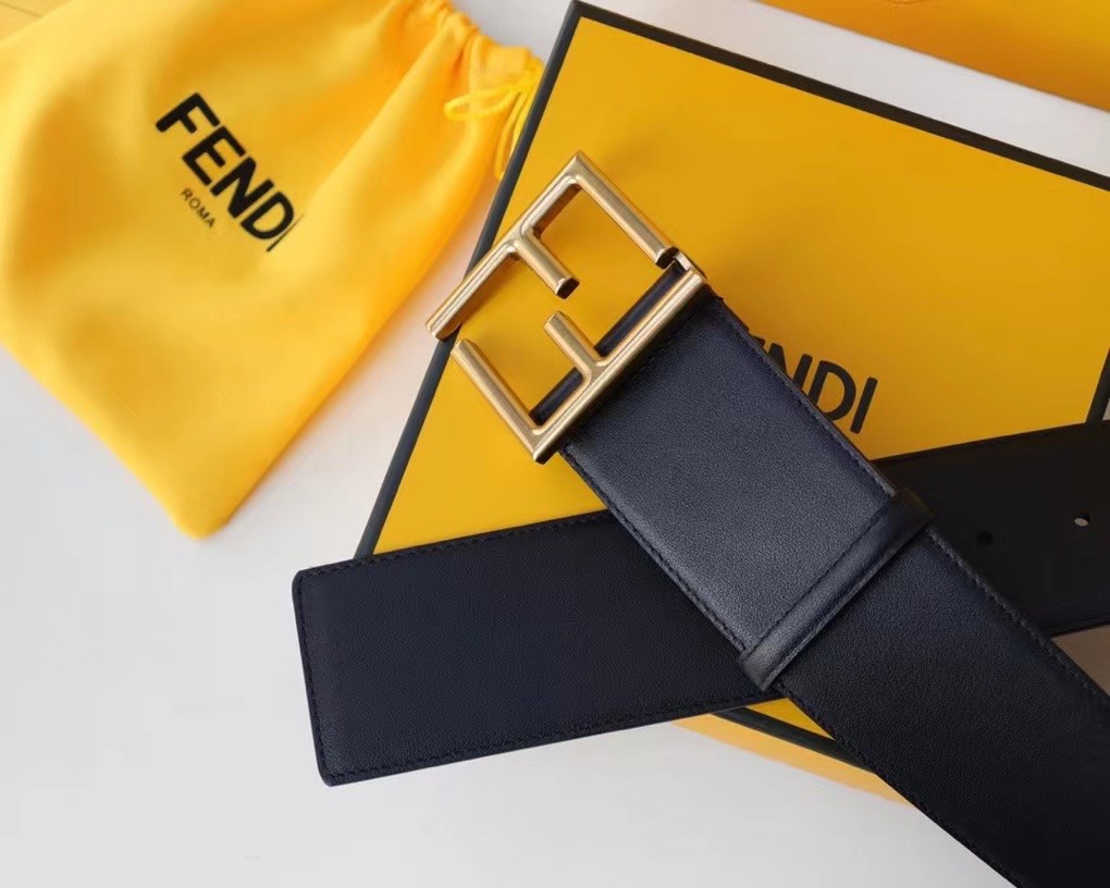 Fendi 五金做工精细 线条流畅 表面光滑 𝐙𝐏电镀工艺 香港通关【𝐇𝐀𝐀𝐒】 进口皮料