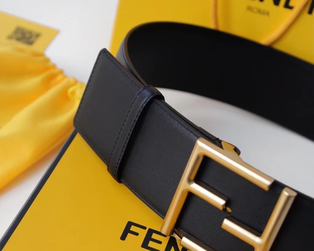 Fendi 五金做工精细 线条流畅 表面光滑 𝐙𝐏电镀工艺 香港通关【𝐇𝐀𝐀𝐒】 进口皮料