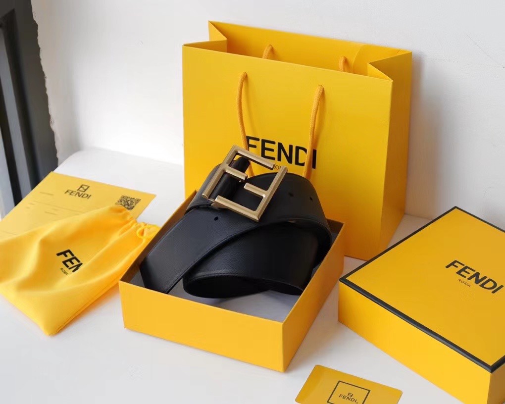 Fendi 五金做工精细 线条流畅 表面光滑 𝐙𝐏电镀工艺 香港通关【𝐇𝐀𝐀𝐒】 进口皮料