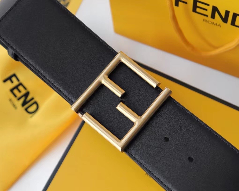 Fendi 五金做工精细 线条流畅 表面光滑 𝐙𝐏电镀工艺 香港通关【𝐇𝐀𝐀𝐒】 进口皮料