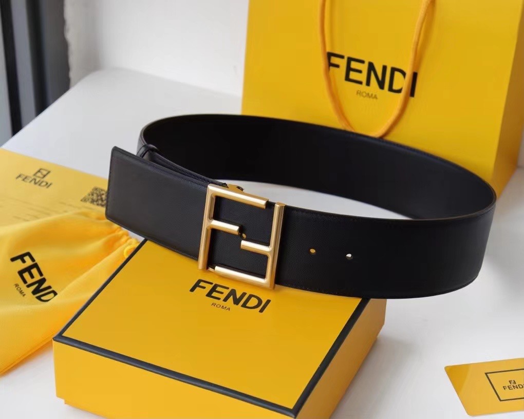 Fendi 五金做工精细 线条流畅 表面光滑 𝐙𝐏电镀工艺 香港通关【𝐇𝐀𝐀𝐒】 进口皮料
