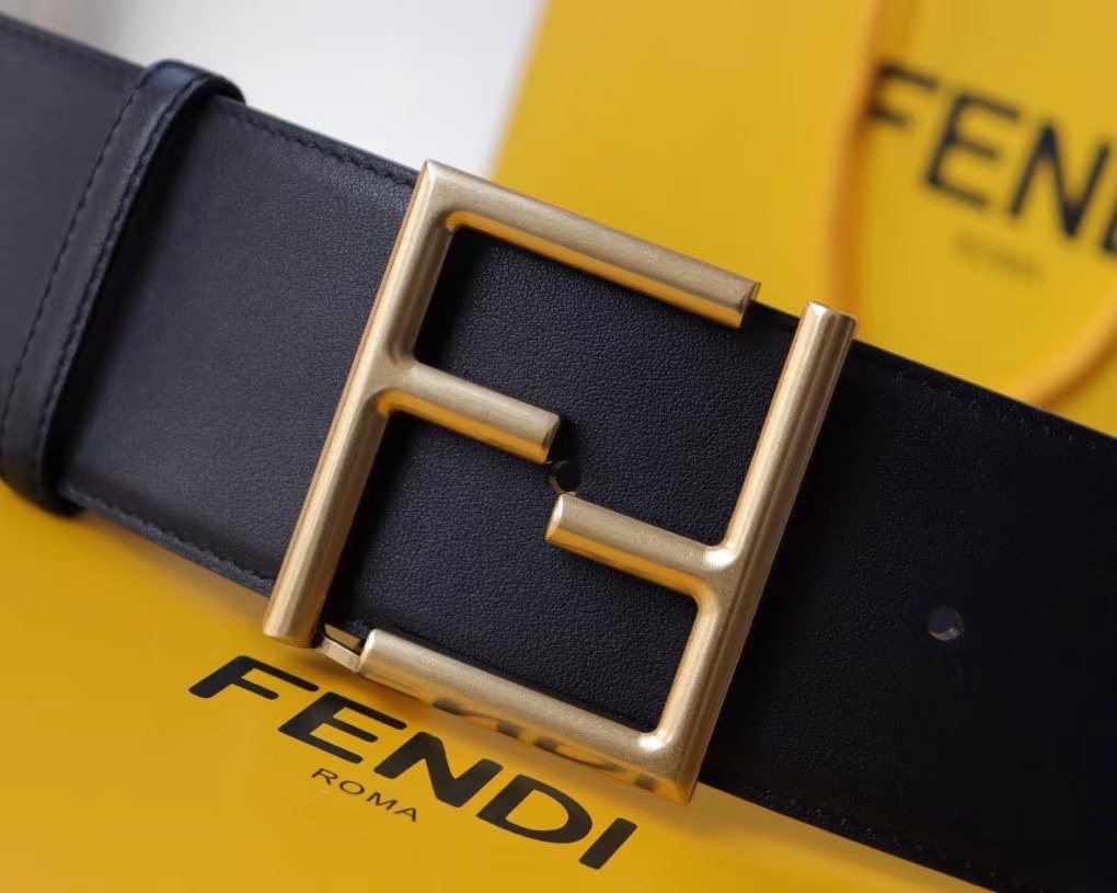 Fendi 五金做工精细 线条流畅 表面光滑 𝐙𝐏电镀工艺 香港通关【𝐇𝐀𝐀𝐒】 进口皮料