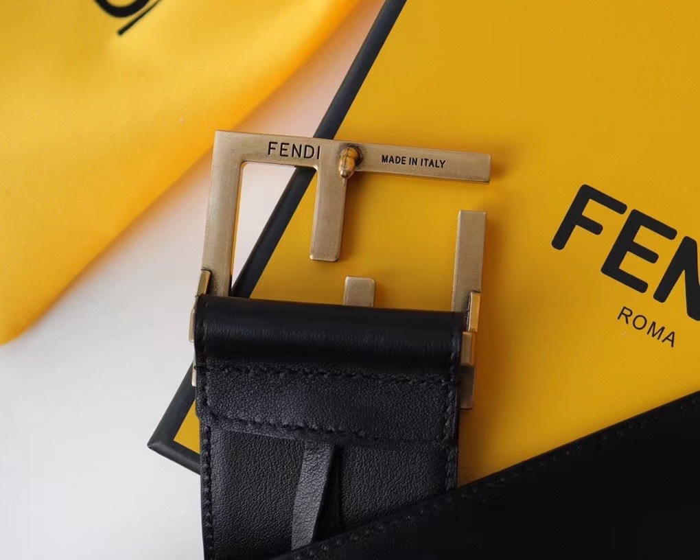 Fendi 五金做工精细 线条流畅 表面光滑 𝐙𝐏电镀工艺 香港通关【𝐇𝐀𝐀𝐒】 进口皮料