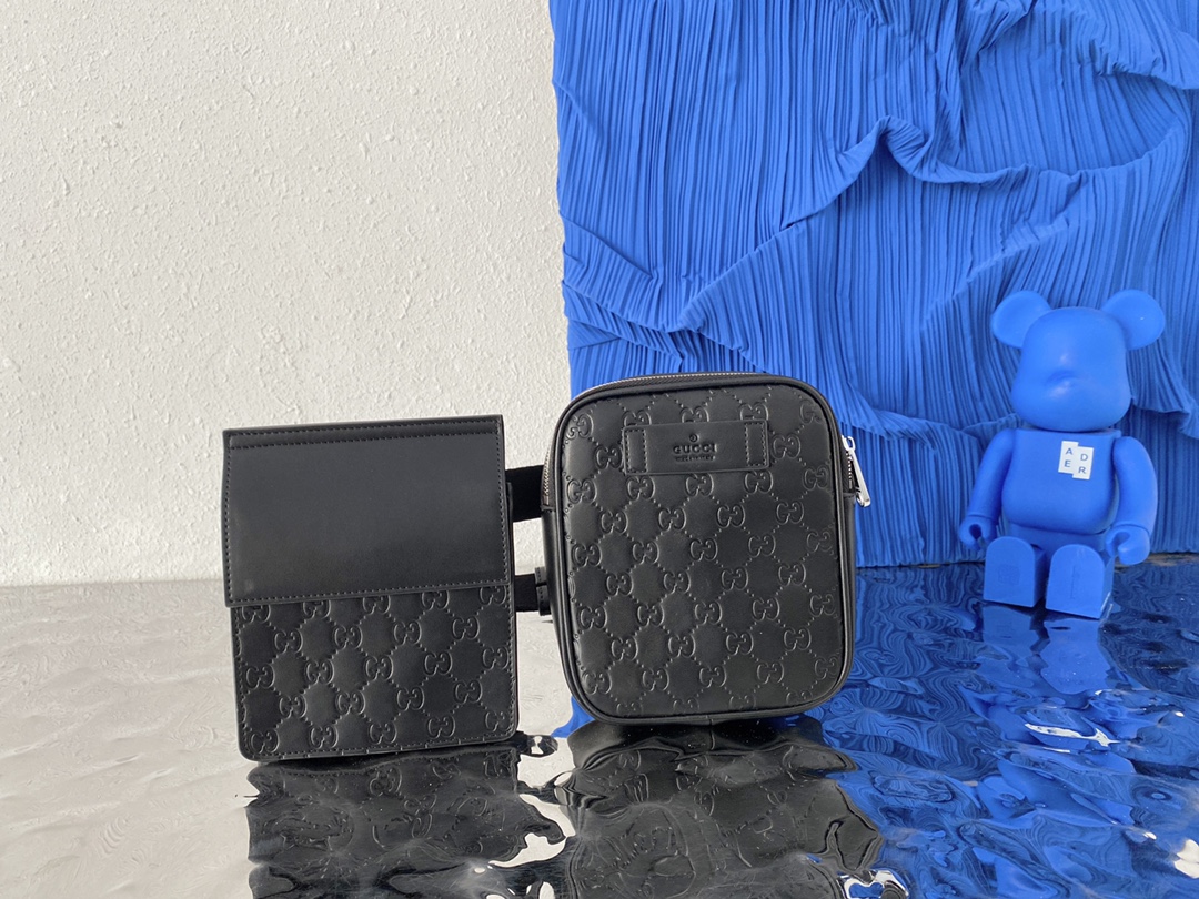 J0  Gucci 古奇   GG压花二合一 腰包 单肩斜挎包胸包 经典Logo搭配原厂工艺材质 休闲百搭 采用精湛镶嵌细工，实物拍摄 原厂原版面料 495450 配送小票防尘袋 31 x 18 cm。”},”subimgsSrc”:,”negativeStock”:true,”old_time”:”7月前