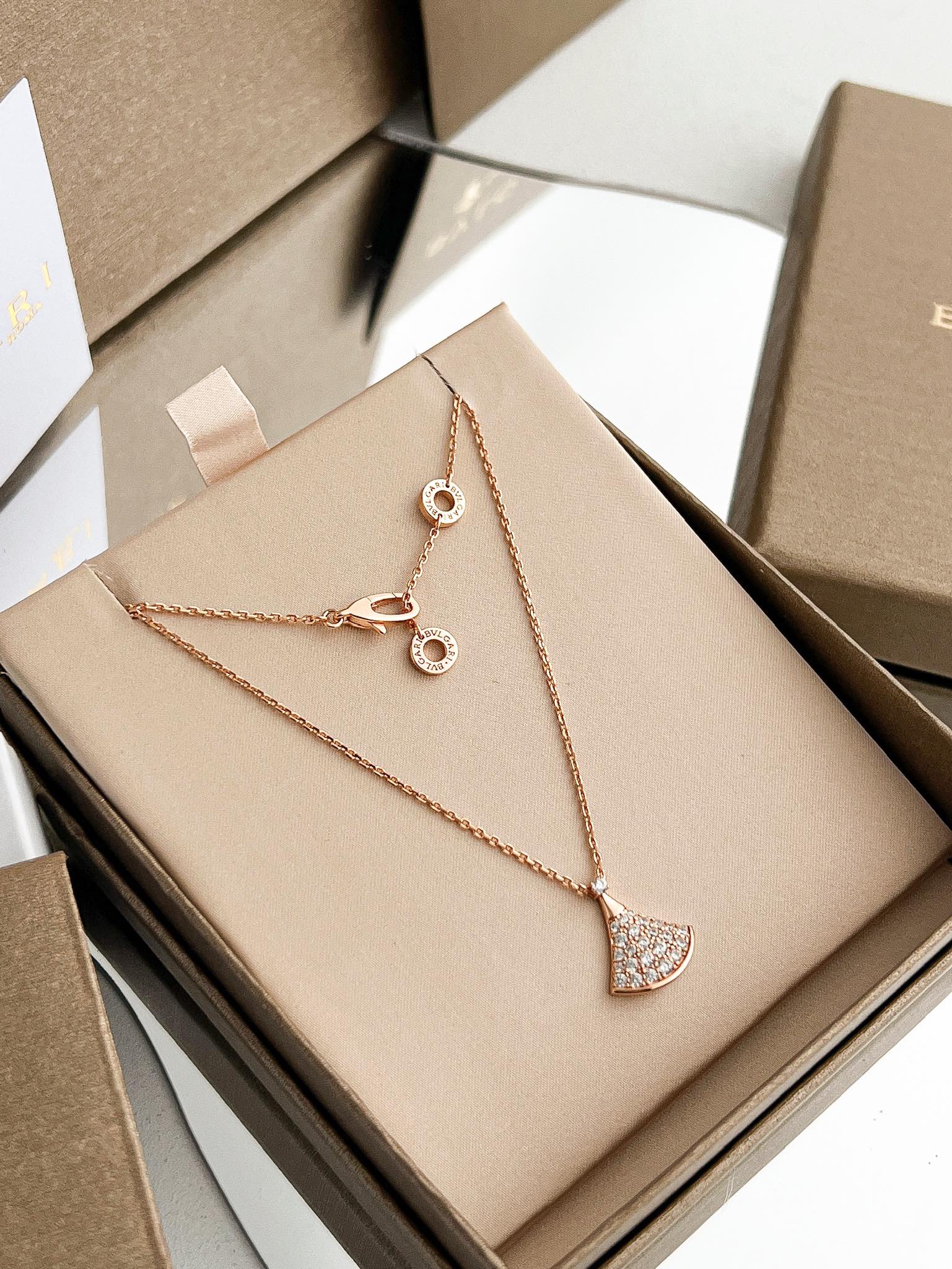 BVLGARI Bvlgari veerketting uniek elektroplatingproces 18K echt goud kwaliteit - topkwaliteit