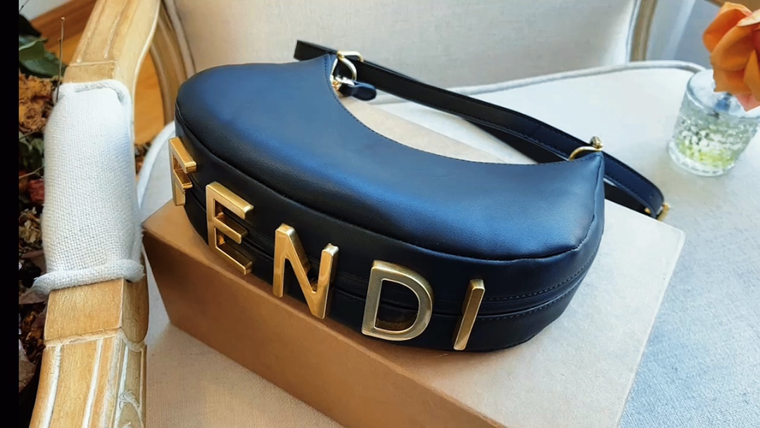 爆款 Celine 赛琳  已上线