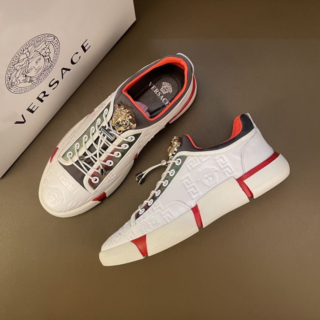 I5       最高品质范思哲VERSACE～独领风骚2⃣️0⃣️2⃣️2⃣️经典高帮懒人款，原版瓦莎琪荔牛皮鞋 鞋后跟霸气LOGO😍 材料：🐂进口头层小牛皮，毛绒内里🐑 欧美大师独特版面设计 完美打造专柜品质，懒人套脚设计 耐磨仿滑原版大底 运动跑步风设计 上脚独特的美， 💓范思哲原版鞋面复刻 英伦范儿 适合司机驾车外出🚗 绝对的焦点 高端 优雅.男鞋