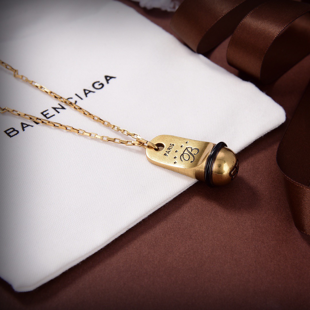 150❤️❤️原单货🔹🔹新品 巴黎世家 Balenciaga 项链🔹专柜一致黄铜材质电镀火爆款出货 设计独特 前卫 美女必备！
